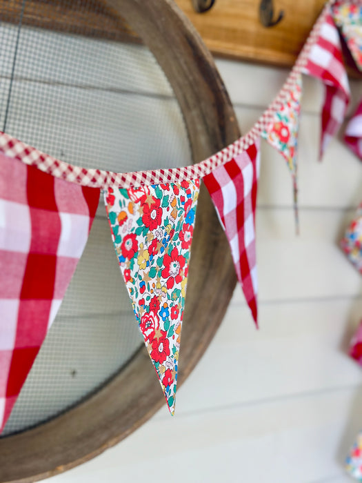 Red Betsy Star Bunting