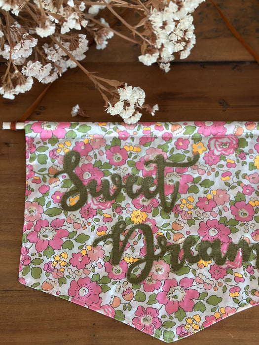 ‘Sweet Dreams’ Flag Banner